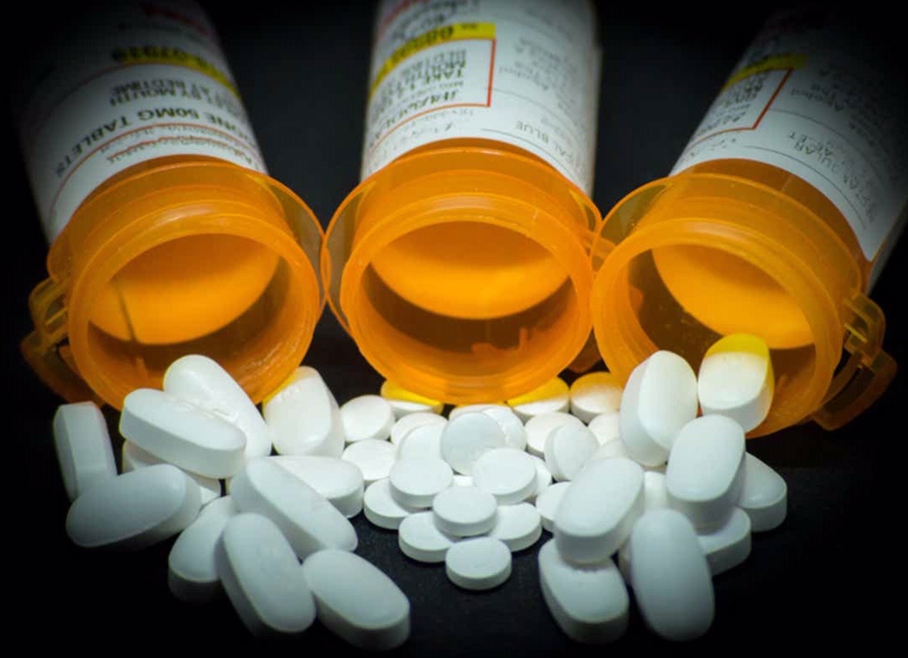 Contactless pill dispenser system