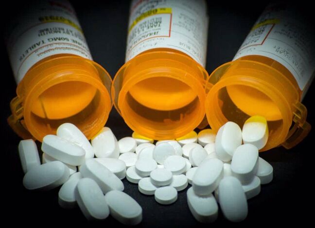 Contactless pill dispenser system